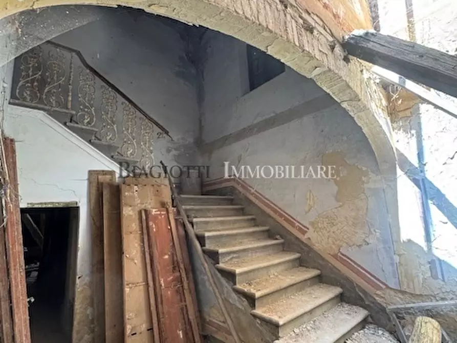 Immagine 12 di Rustico / casale in vendita  a Livorno