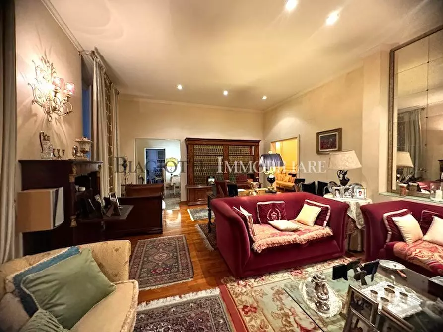 Immagine 23 di Pentalocale in vendita  in viale italia a Livorno