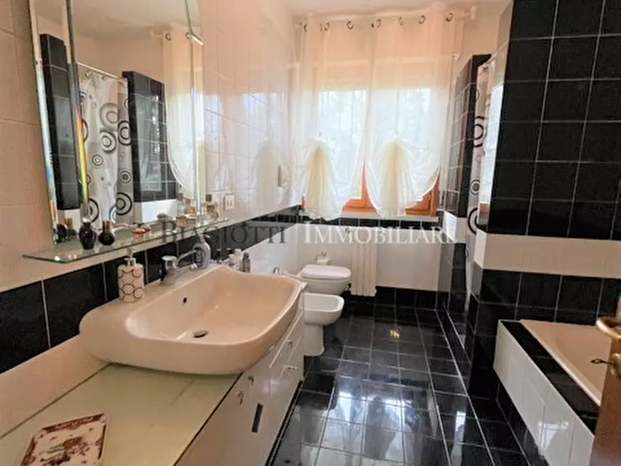 Immagine 19 di Casa semindipendente in vendita  a Livorno