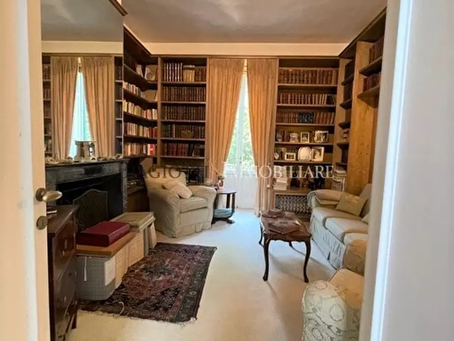 Immagine 12 di Villa in vendita  a Livorno
