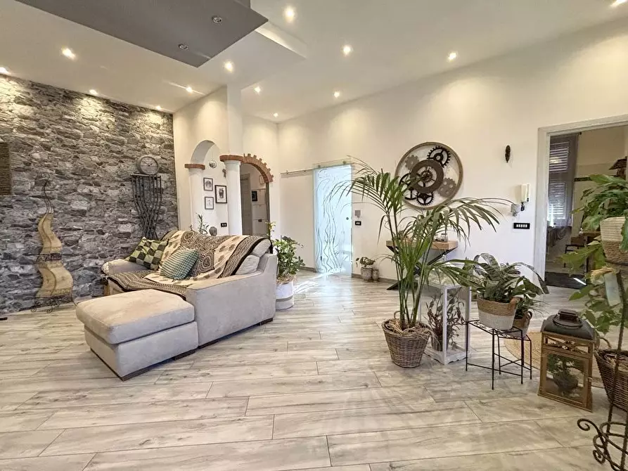 Immagine 1 di Casa bifamiliare in vendita  in Via Nave 4 a Sarzana