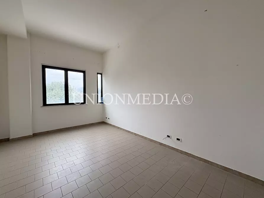 Immagine 7 di Locale commerciale in affitto  a Sarzana