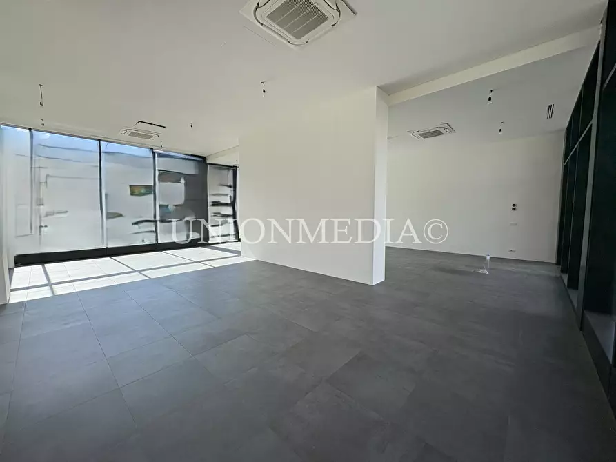 Immagine 3 di Locale commerciale in affitto  a Sarzana