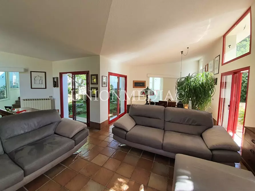 Immagine 19 di Villa in vendita  a Sarzana