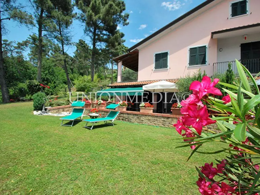 Immagine 3 di Villa in vendita  in Via cappuccini a Sarzana