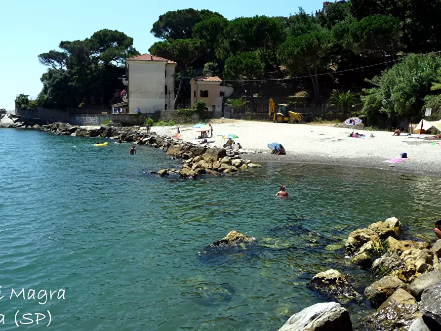 Immagine 11 di Appartamento in vendita  in via pisanello a Ameglia