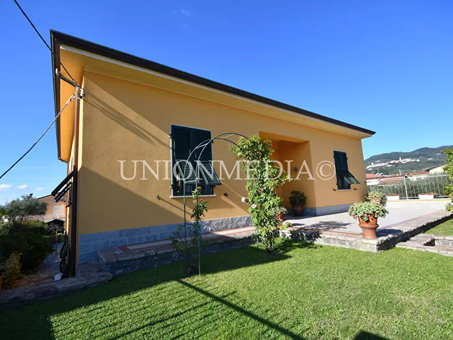 Immagine 3 di Casa indipendente in vendita  in Via canaletto a Castelnuovo Magra