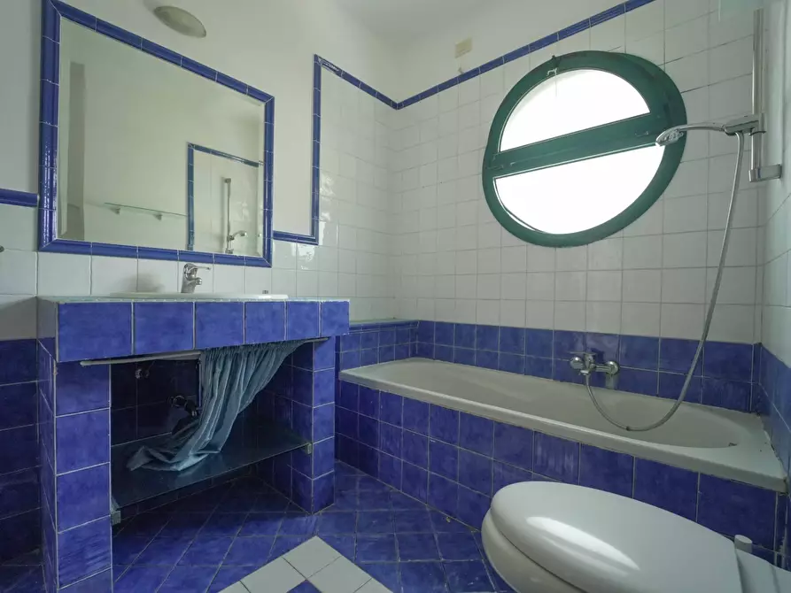 Immagine 11 di Trilocale in vendita  in Viale Tocra 10A a Rimini