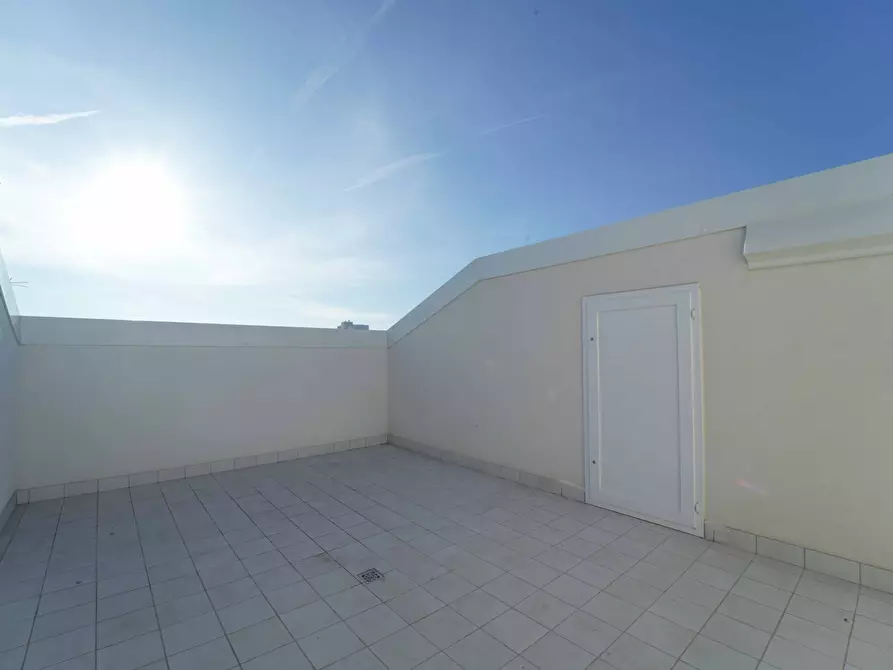 Immagine 16 di Quadrilocale in vendita  in Via Niccolò Tommaseo 100 a Rimini