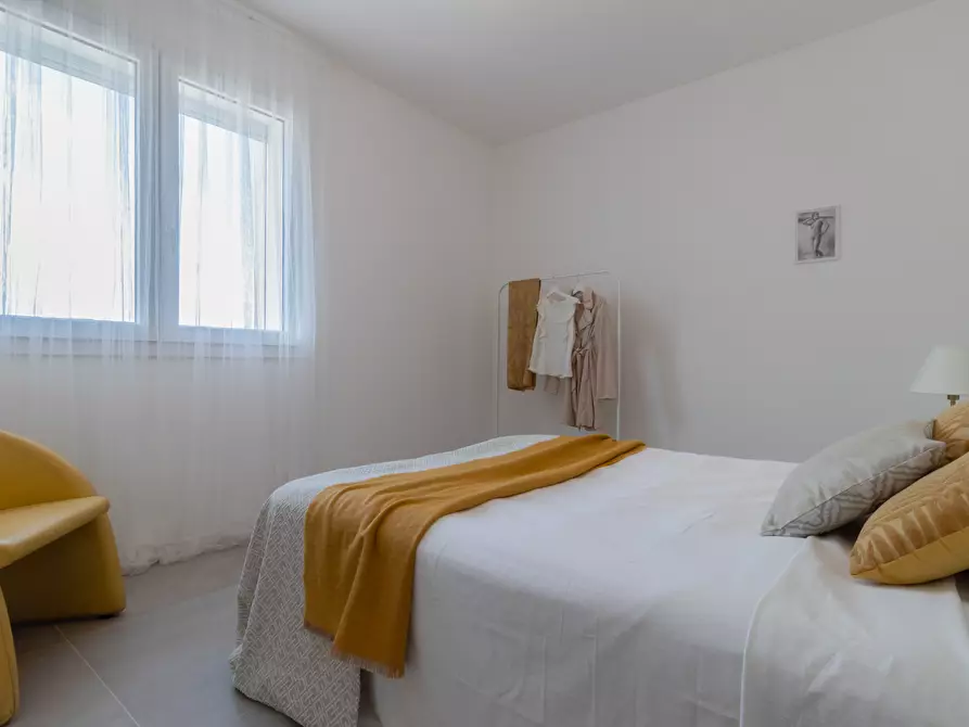 Immagine 21 di Quadrilocale in vendita  in Via Niccolò Tommaseo 100 a Rimini