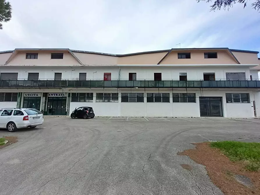 Immagine 1 di Attività commerciale in affitto  in Via Ausa 46 a Rimini