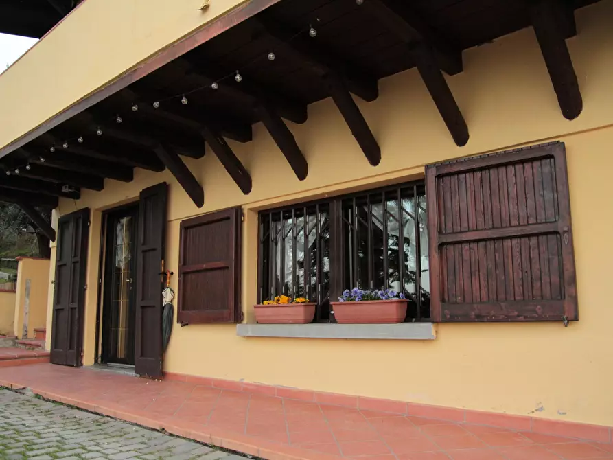 Immagine 8 di Villa in vendita  in Via Tomassini 18 a Borghi