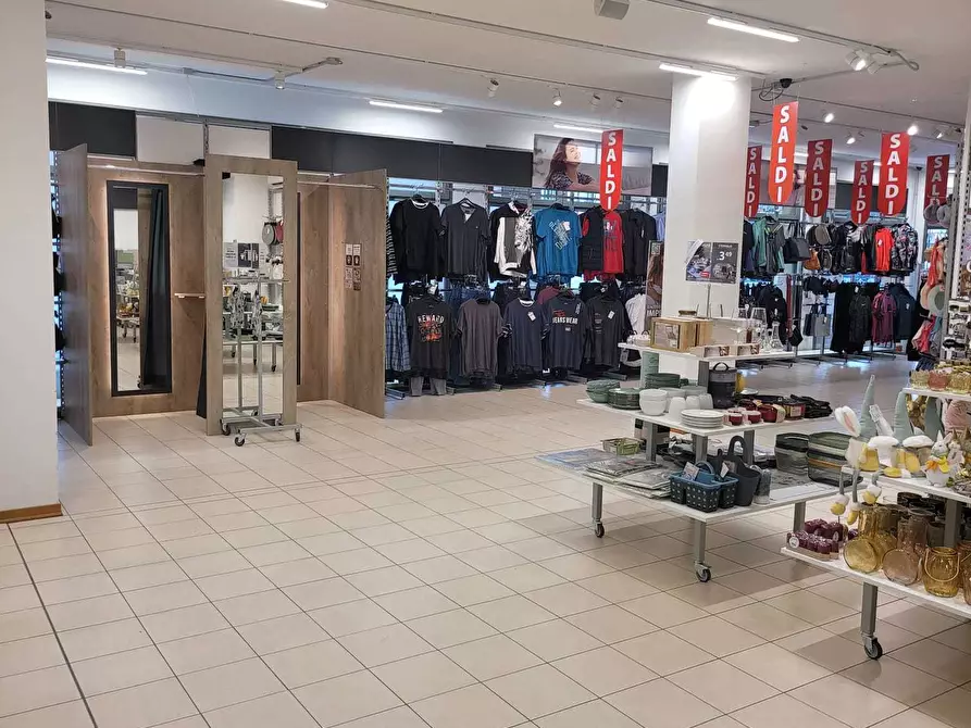 Immagine 14 di Attività commerciale in affitto  in Piazza Europa 24 a Verucchio