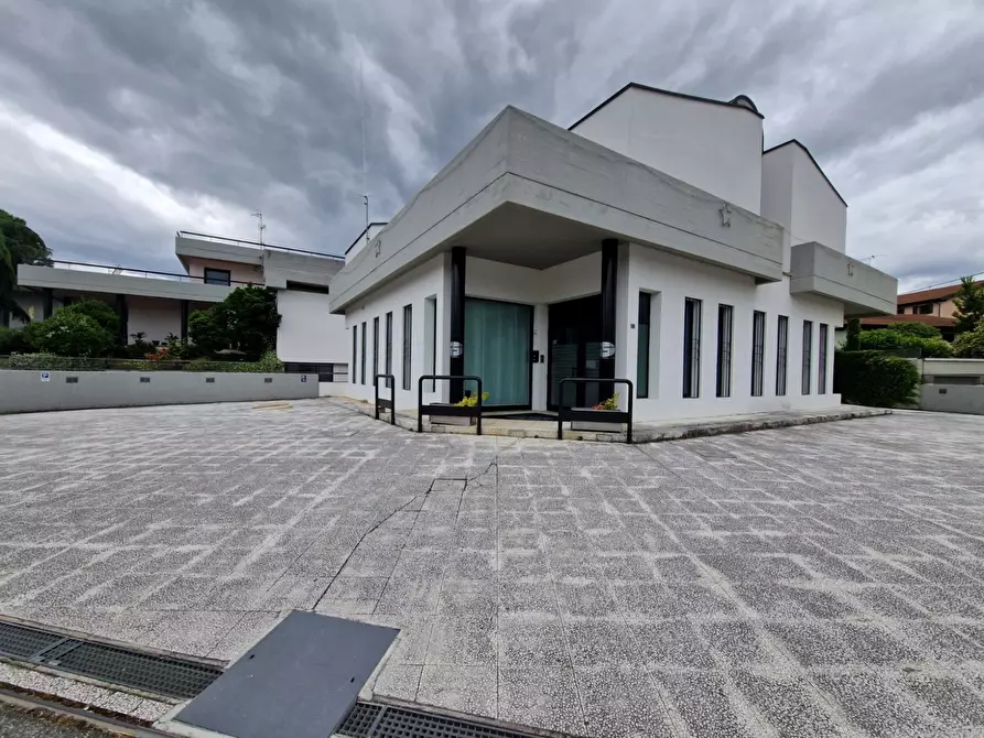 Immagine 1 di Ufficio in vendita  in Via per Poviglio 16 a Reggio Nell'emilia