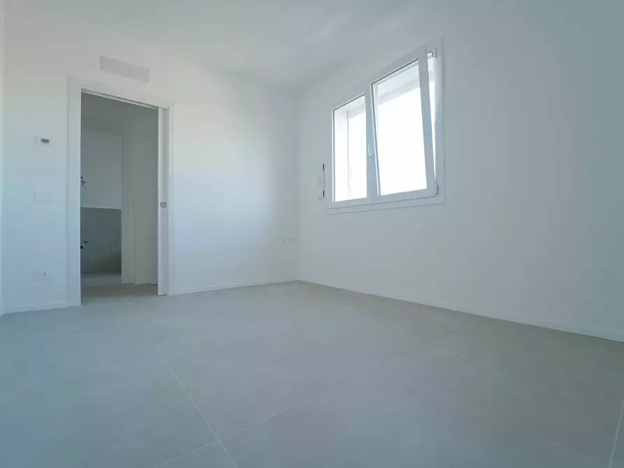 Immagine 9 di Quadrilocale in vendita  in Via Niccolò Tommaseo 100 a Rimini