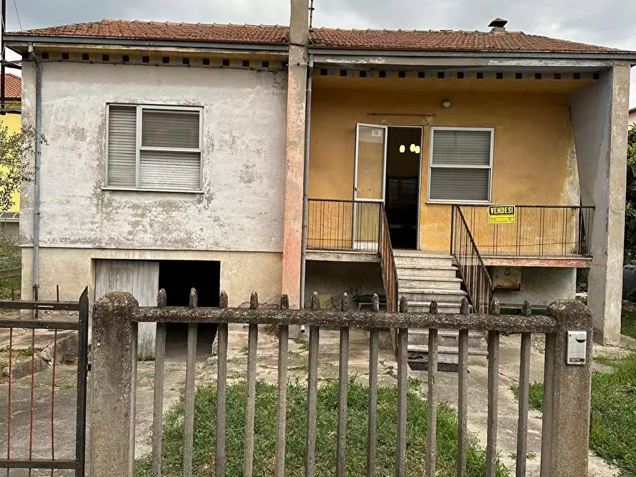 Immagine 1 di Casa indipendente in vendita  in Via Palmiro Togliatti 5 a Savignano Sul Rubicone