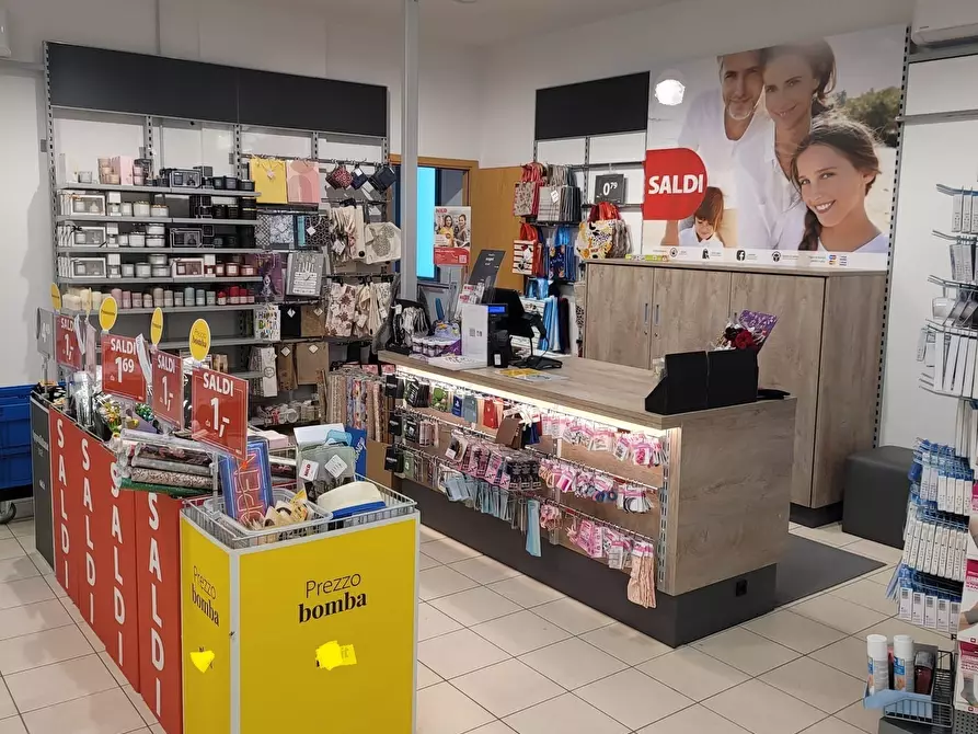 Immagine 6 di Attività commerciale in affitto  in Piazza Europa 24 a Verucchio