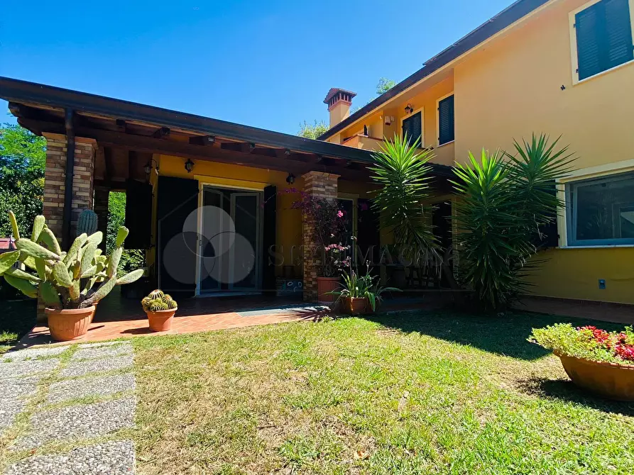 Immagine 52 di Villa in vendita  a Castelnuovo Magra