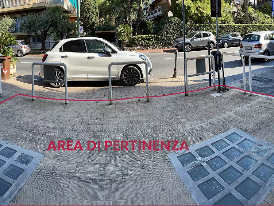 Immagine 11 di Attività commerciale in vendita  in Via Vittorio Emanuele II 93 a Bordighera