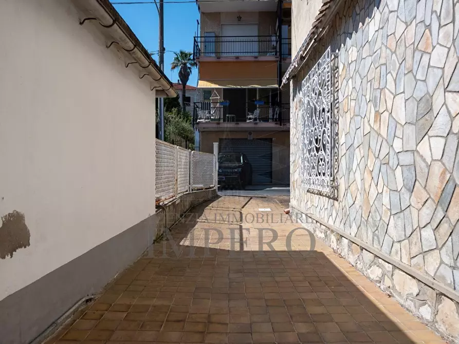 Immagine 41 di Quadrilocale in vendita  in Via San Eugenio 7 a Diano Castello