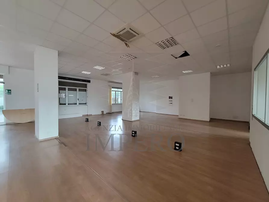 Immagine 4 di Attività artigianale in vendita  in Via Cornelio Tacito 12/B12/b a Ventimiglia