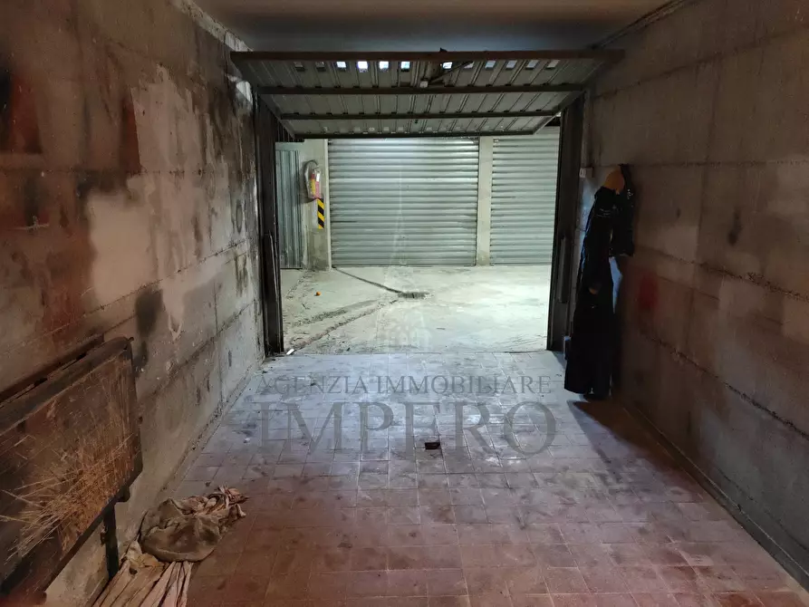 Immagine 3 di Garage in vendita  in Corso Limone Piemonte 112 a Ventimiglia
