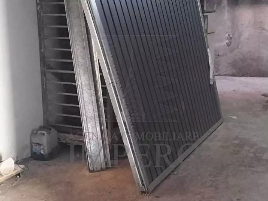 Immagine 5 di Garage in vendita  in Corso Limone Piemonte 86 a Ventimiglia
