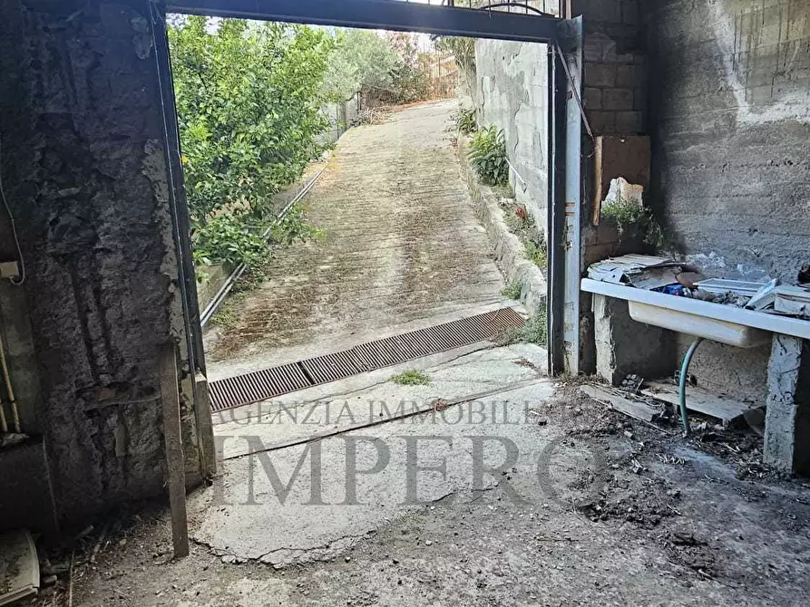 Immagine 1 di Magazzino in vendita  in Via dell'Opera a Ventimiglia