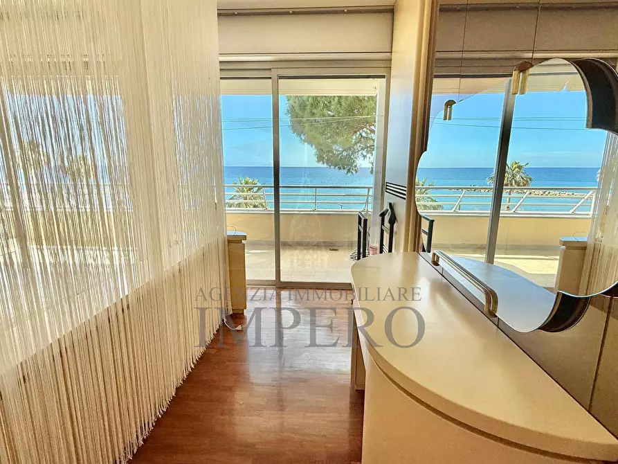 Immagine 42 di Pentalocale in vendita  in Lungomare Varaldo 67 a Ventimiglia