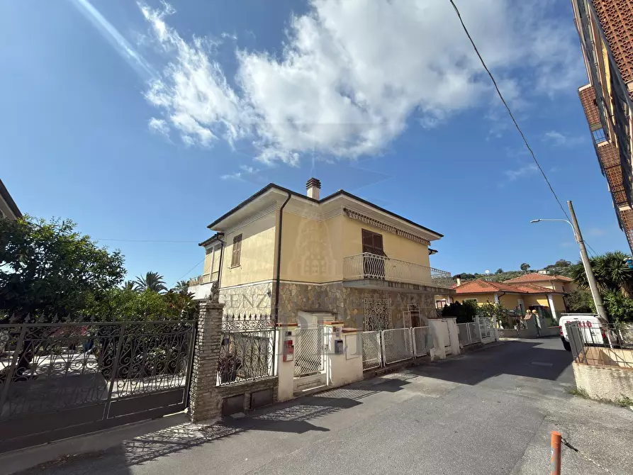Immagine 13 di Quadrilocale in vendita  in Via San Eugenio 7 a Diano Castello