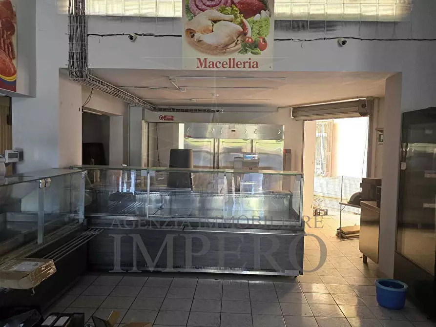 Immagine 2 di Locale commerciale in vendita  in Lungo Roya Rossi 9 a Ventimiglia