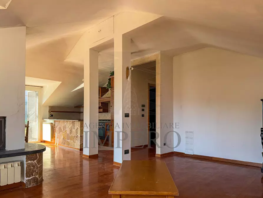 Immagine 3 di Pentalocale in vendita  in Località Gray 14 a Camporosso