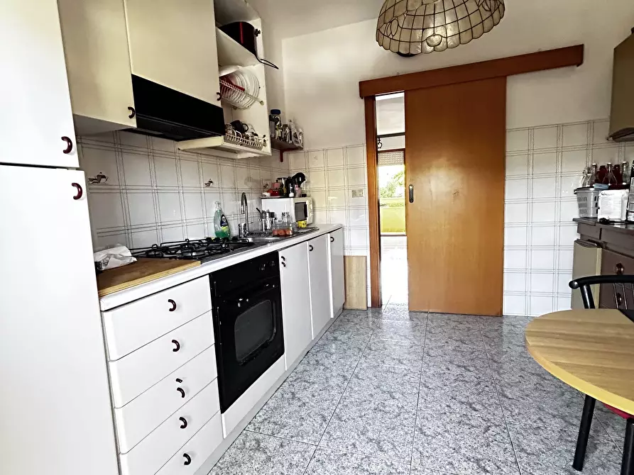 Immagine 1 di Pentalocale in vendita  in Viale Maiella 23/A a Francavilla Al Mare