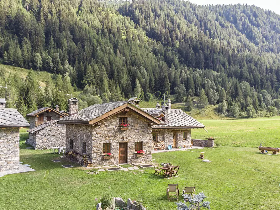 Immagine 16 di Trilocale in affitto  in Località Cuignon 1 a Courmayeur