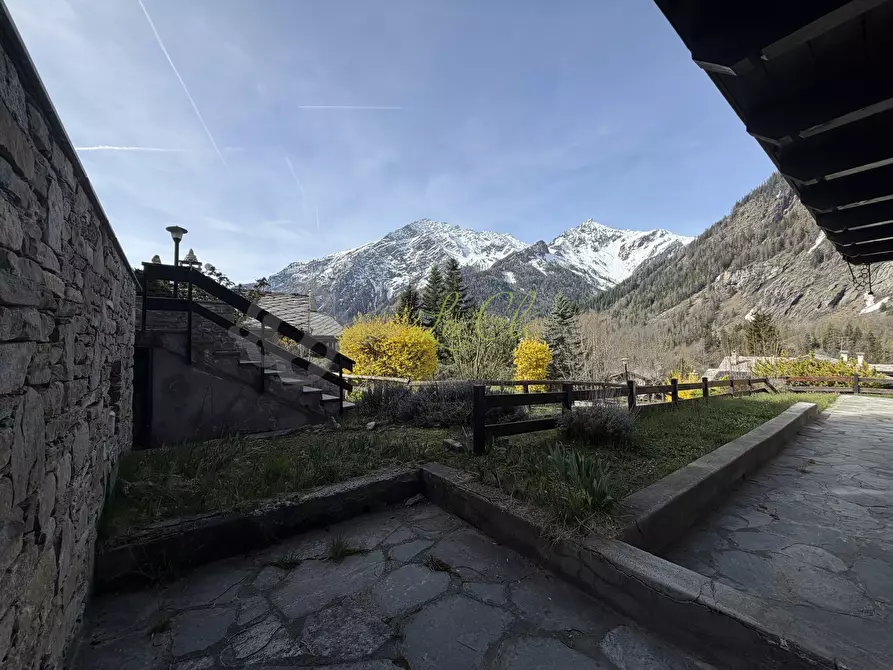 Immagine 11 di Trilocale in vendita  a Courmayeur