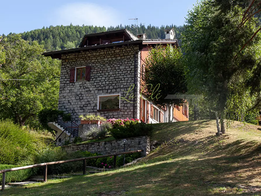 Immagine 24 di Quadrilocale in affitto  in Avenue Dent du Geant 31 a Pre'-Saint-Didier