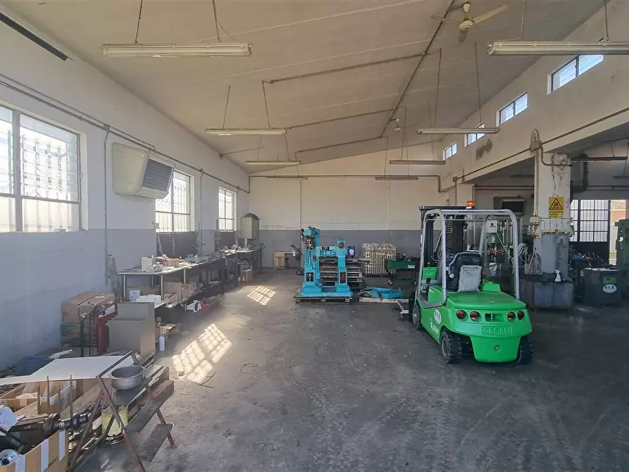 Immagine 3 di Attività artigianale in vendita  in Via Enrico Forlanini a Parma