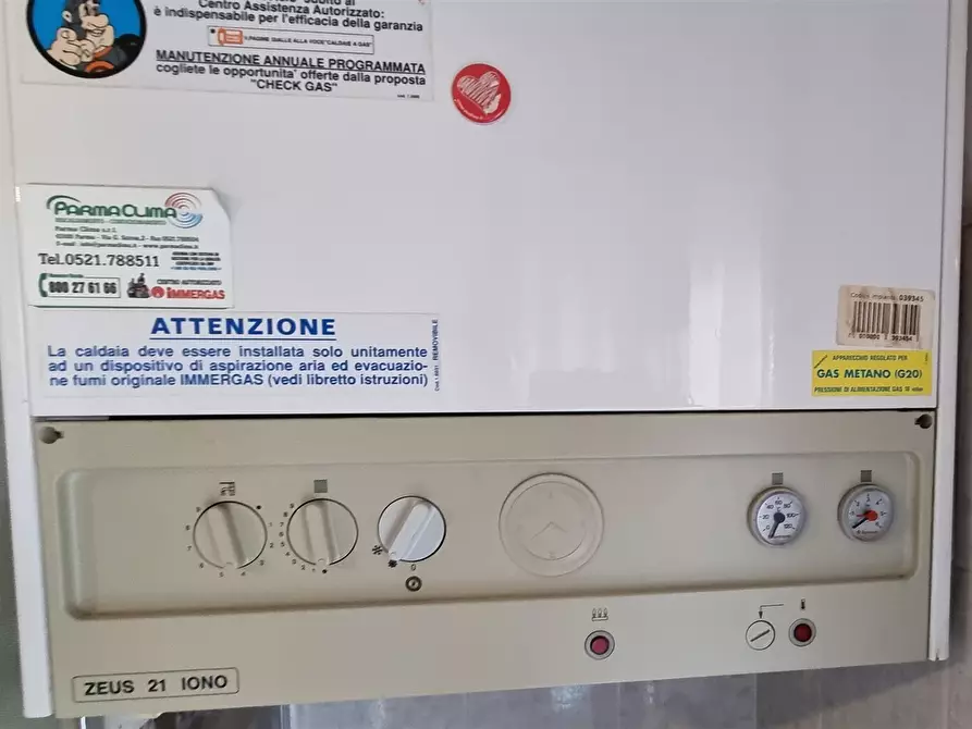 Immagine 20 di Trilocale in vendita  in Strada Val Parma 228 a Parma