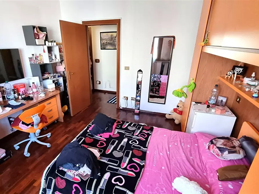 Immagine 14 di Trilocale in vendita  in Strada Val Parma 228 a Parma