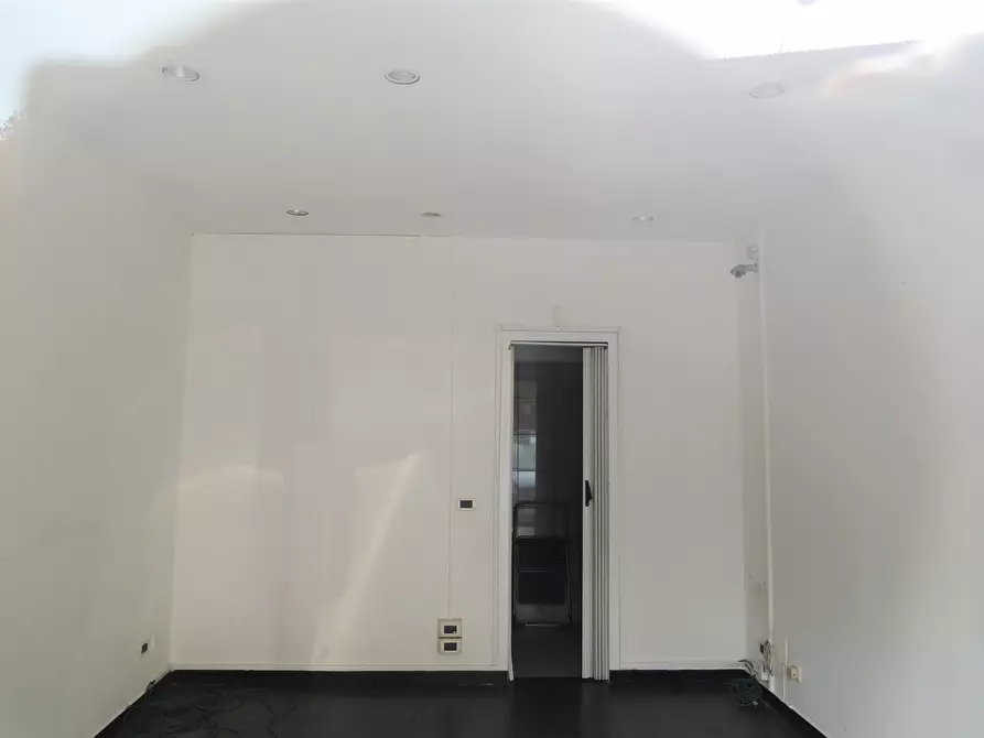 Immagine 7 di Locale commerciale in vendita  in Corso Canalchiaro 178 a Modena