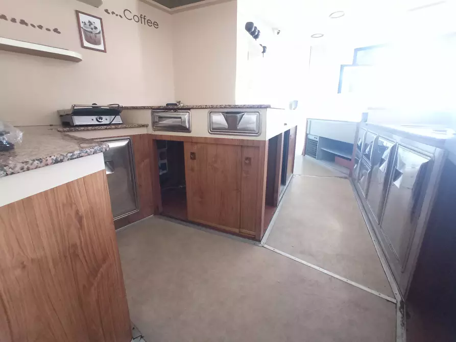 Immagine 21 di Locale commerciale in vendita  in strada Barchetta 258 a Modena