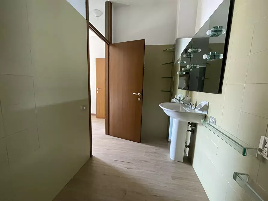 Immagine 23 di Trilocale in vendita  in Via Guido Baccelli a Modena