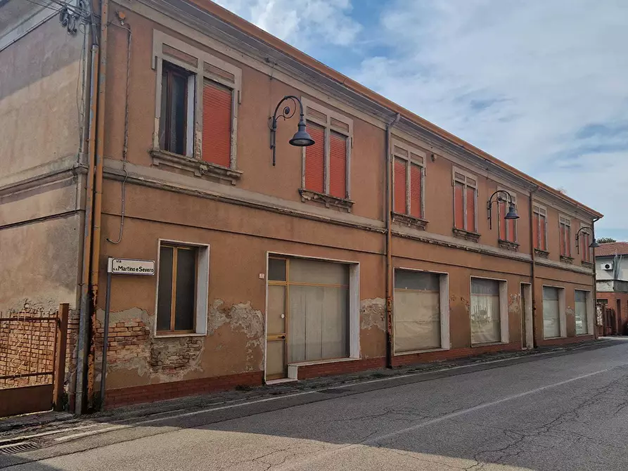 Immagine 1 di Locale commerciale in vendita  a Crespino