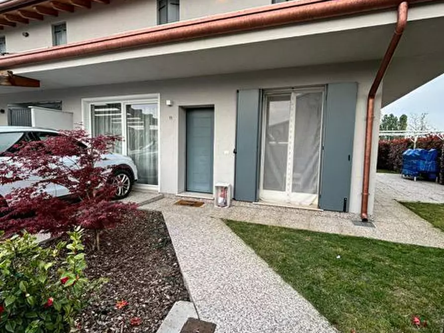 Immagine 1 di Casa bifamiliare in vendita  a Rovigo