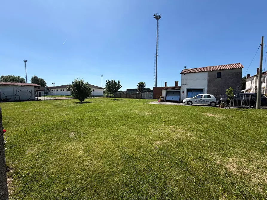 Immagine 2 di Terreno agricolo in vendita  a Rovigo