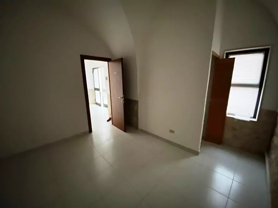 Immagine 8 di Locale commerciale in vendita  in Via Vincenzo Savino 2 a Casamassima