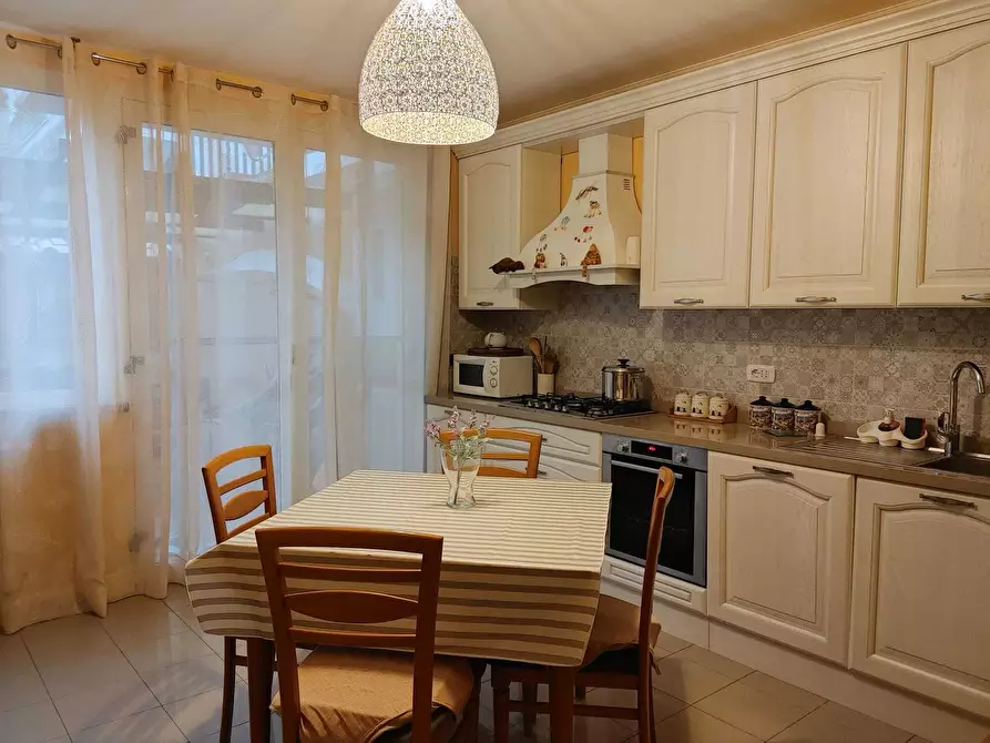 Immagine 38 di Villa in vendita  in Via Angelo Michele Pesce 62 a Casamassima