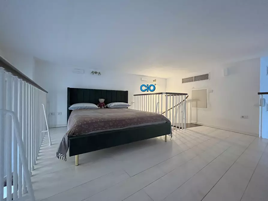 Immagine 7 di Loft/Open space in vendita  a Bologna