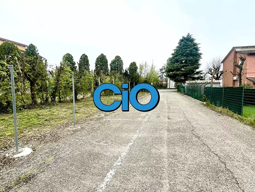 Immagine 1 di Garage in vendita  a Medicina