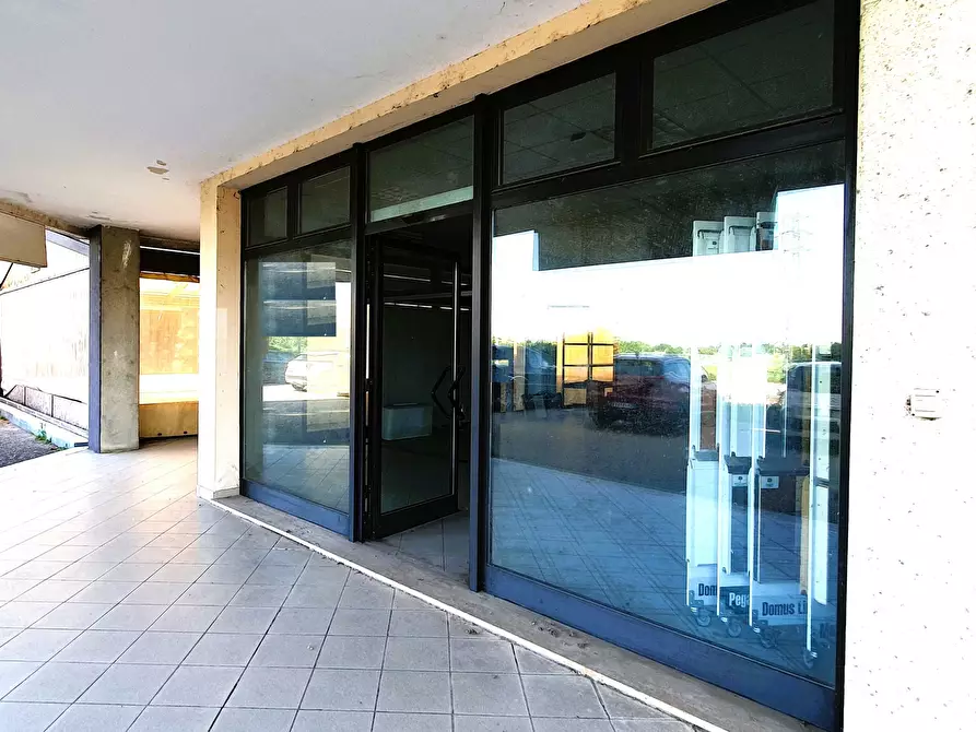 Immagine 6 di Locale commerciale in vendita  in Strada Mantova a Marmirolo